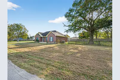 653 Nelson Street, Sealy, TX 77474 - Photo 4