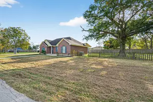 653 Nelson St, Sealy, TX 77474 - Photo 4