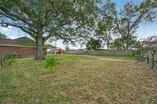 653 Nelson St, Sealy, TX 77474 - Photo 32