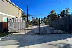 6712 Parker Oaks Ln, Houston, TX 77076 - Photo 4