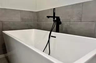 6712 Parker Oaks Ln, Houston, TX 77076 - Photo 26