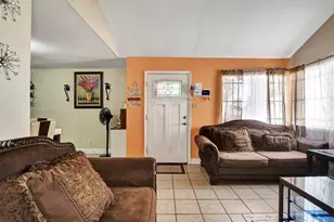 8642 Flower Path St, Houston, TX 77044 - Photo 4