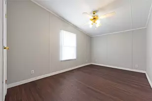 9623 Meadowvine Dr, Houston, TX 77044 - Photo 32