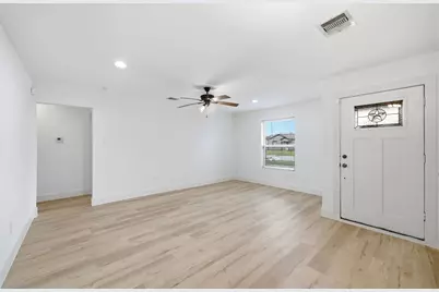 61 Trenwood Lane, Houston, TX 77022 - Photo 2