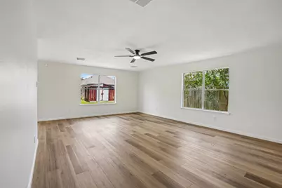 4419 Crossvine Avenue, Baytown, TX 77521 - Photo 4