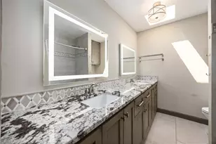 470 N Post Oak Ln, Houston, TX 77024 - Photo 18