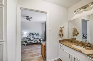 6215 Queensloch Dr, Houston, TX 77096 - Photo 32