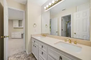 4900 Cedar St, Bellaire, TX 77401 - Photo 28