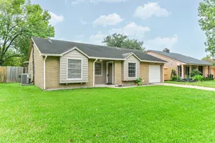 104 Brigadoon Ln, Friendswood, TX 77546 - Photo 1