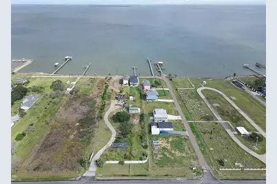 2222 E Bayshore Drive, Dickinson, TX 77539 - Photo 2