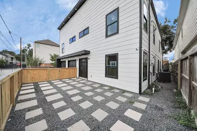 1111 E 27th Street, Houston, TX 77009 - Photo 2