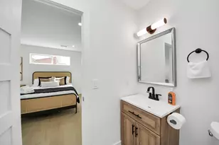 1111 E 27th St, Houston, TX 77009 - Photo 36