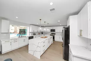 1111 E 27th St, Houston, TX 77009 - Photo 10