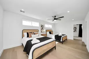 1111 E 27th St, Houston, TX 77009 - Photo 32