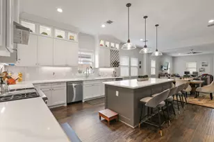 913 Eleanor St, Houston, TX 77009 - Photo 2