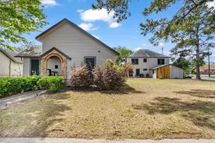 2633 W Main St, Baytown, TX 77520 - Photo 1