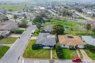 7 Gulf Ln, Galveston, TX 77550 - Photo 32