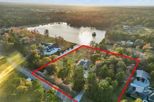 15601 Crown Oaks Dr, Montgomery, TX 77316 - Photo 2