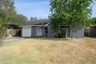 415 Bellmar Ln, Friendswood, TX 77546 - Photo 2