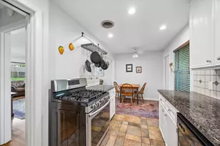 6306 Woodbrook Ln, Houston, TX 77008 - Photo 8