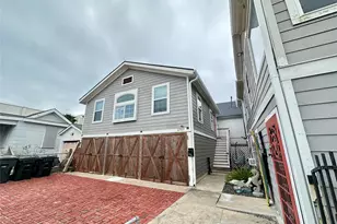 1701 17th St, Galveston, TX 77550 - Photo 2