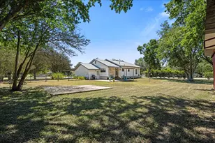 1206 W 8th St, Caldwell, TX 77836 - Photo 2
