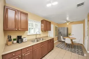 5202 Pensdale St, Houston, TX 77033 - Photo 12