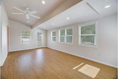 106 Woodland Road, Lake Jackson, TX 77566 - Photo 10