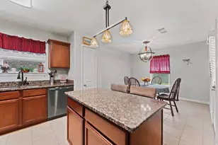 405 Hawks View Dr, Texas City, TX 77568 - Photo 8