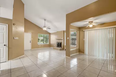 10722 Highland Woods Drive, Sugar Land, TX 77498 - Photo 4