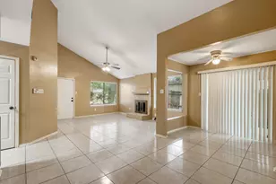 10722 Highland Woods Dr, Sugar Land, TX 77498 - Photo 4
