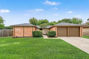 613 Dixie Dr, League City, TX 77573 - Photo 1