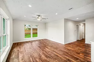 613 Dixie Dr, League City, TX 77573 - Photo 2
