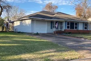 305 Wisteria St, Lake Jackson, TX 77566 - Photo 1