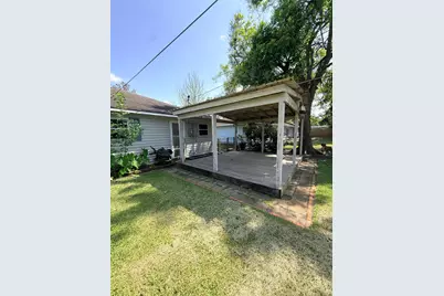 305 Wisteria Street, Lake Jackson, TX 77566 - Photo 14