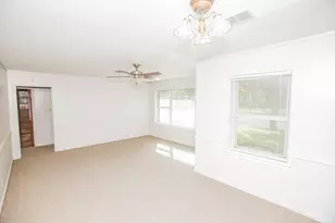 305 Wisteria St, Lake Jackson, TX 77566 - Photo 2