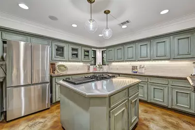203 W Spreading Oaks Avenue, Friendswood, TX 77546 - Photo 16