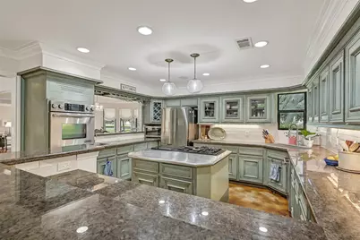 203 W Spreading Oaks Avenue, Friendswood, TX 77546 - Photo 14