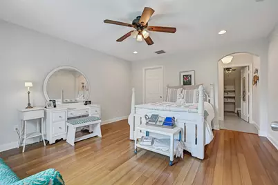 203 W Spreading Oaks Avenue, Friendswood, TX 77546 - Photo 32