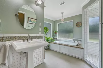 203 W Spreading Oaks Avenue, Friendswood, TX 77546 - Photo 28