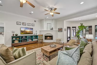 203 W Spreading Oaks Avenue, Friendswood, TX 77546 - Photo 8