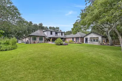 203 W Spreading Oaks Avenue, Friendswood, TX 77546 - Photo 48