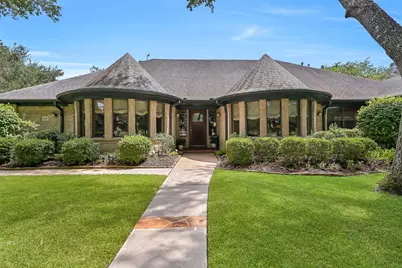 203 W Spreading Oaks Avenue, Friendswood, TX 77546 - Photo 6