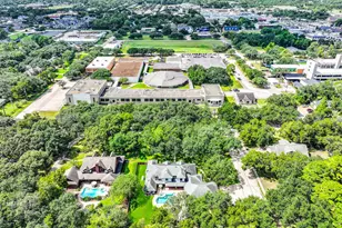 203 W Spreading Oaks Ave, Friendswood, TX 77546 - Photo 2