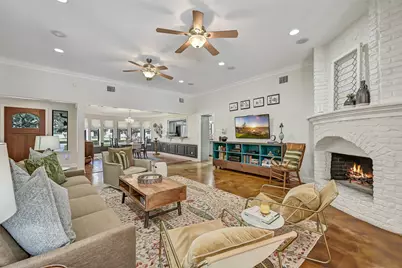 203 W Spreading Oaks Avenue, Friendswood, TX 77546 - Photo 10