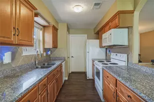17330 Herrnhut Dr, Webster, TX 77598 - Photo 12