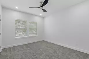 900 Lucky St, Houston, TX 77088 - Photo 10