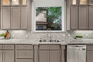 2607 University Blvd, West University Place, TX 77005 - Photo 12