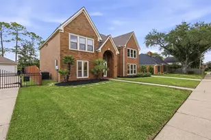 2312 Pebble Beach Dr, League City, TX 77573 - Photo 4