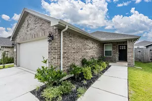 219 Charles Rdg Dr, Conroe, TX 77316 - Photo 2
